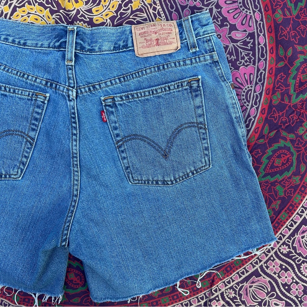 Levi's 550 Relaxed Shorts Blue High-Waist Cutoff Denim Jean Shorts | Size 14 - Picture 4 of 13